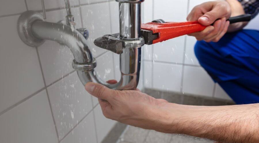 Expert burst pipe repair services in Edgewood, IL